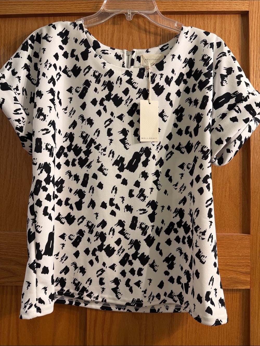 MELLODAY Black and White Abstract Spot Short Sleeve Top